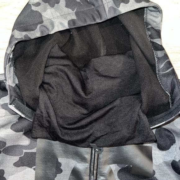 DC Camo hoodie. Size L. NWOT. - Picture 4 of 7